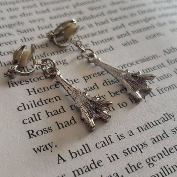 Eiffle Tower Earrings - Picture 3 of 4